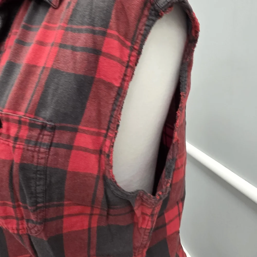 American Eagle Outfitters Red and Black Plaid Sleeveless Shirt - Picture 4 of 7